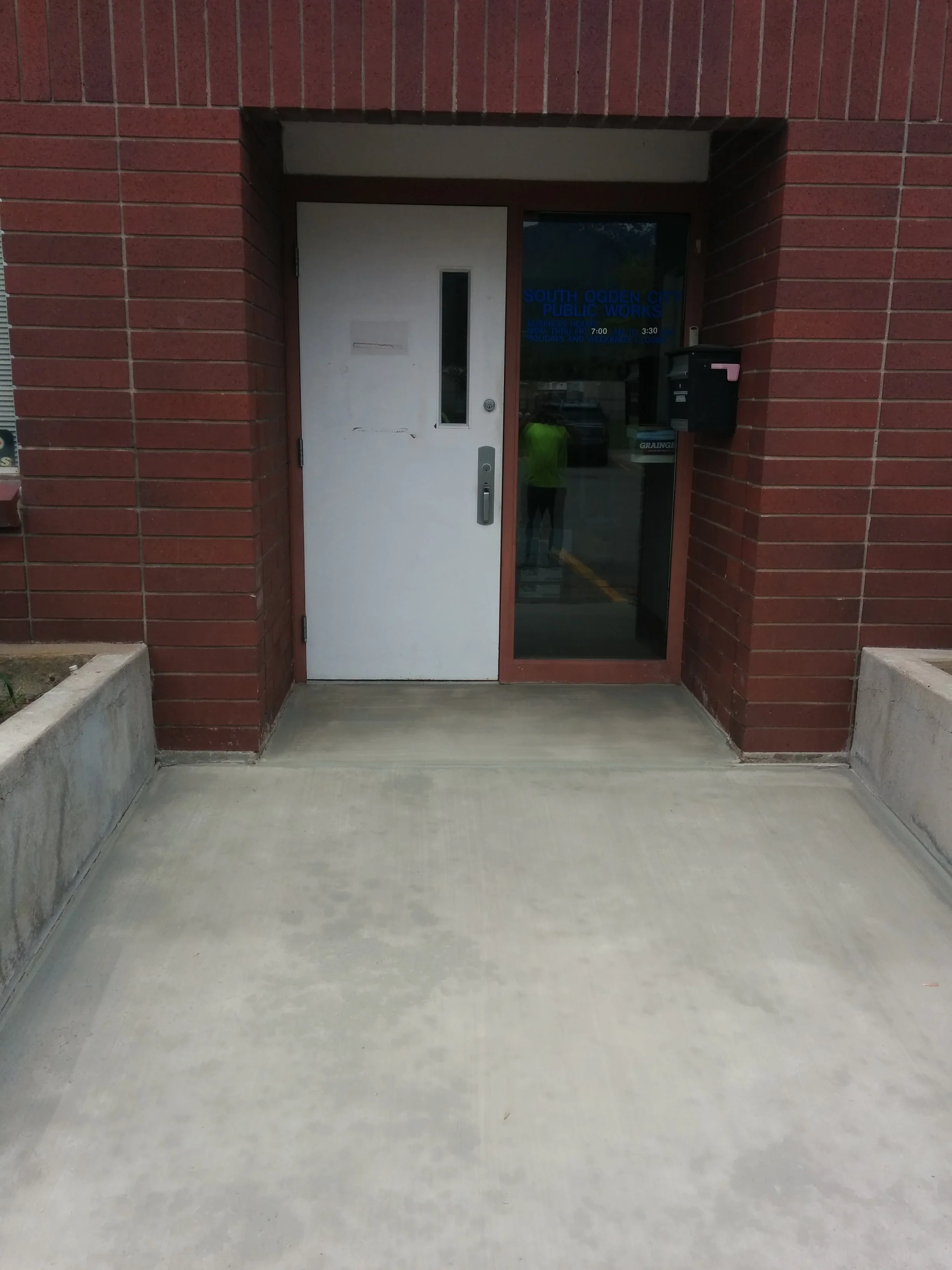 SureBroom - Concrete Resurfacer Heavy Traffic Broom Overlay - Image 4